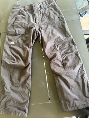 The North Face Men's Black Outdoor Pant - Durable Weather-Resistant